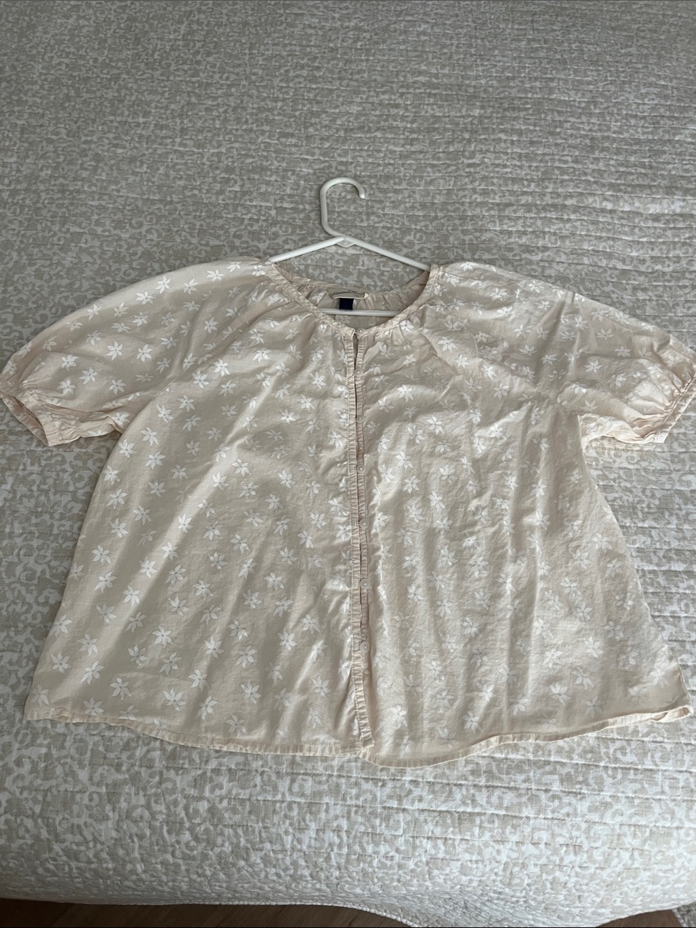 Universal Thread cotton Cream Floral Short Sleeve Button-Front Blouse